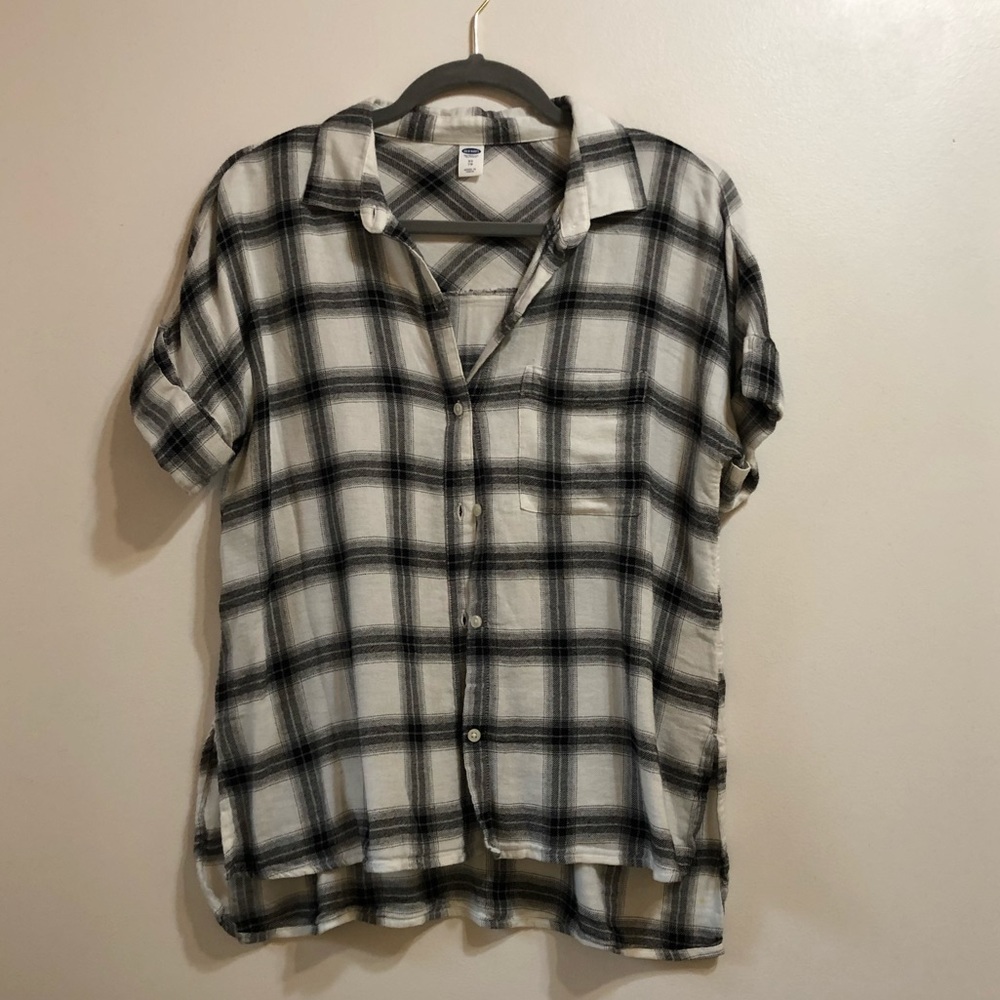 Short Sleeve Black and White Old Navy Flannel